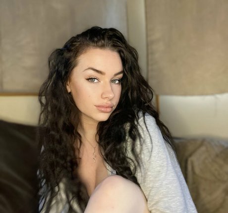 Leah X star sexy pic