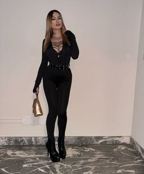 aliih hx model perfect photo