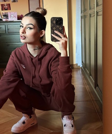 aliih hx pornstar hd gallery