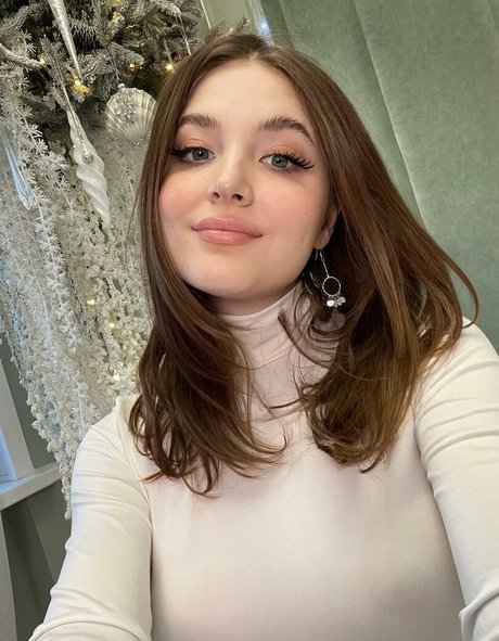 DushessIness actress pic