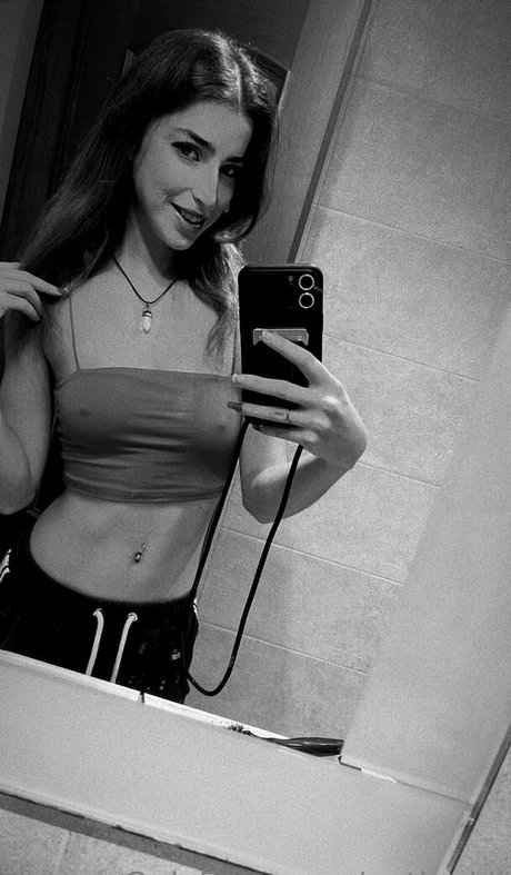 petipekii pornstar exclusive image