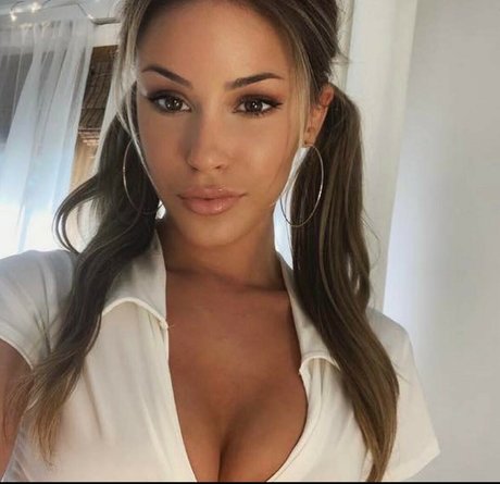 Nichole Barrett hd actress img