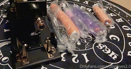 rubyskyes2 0 hot star image