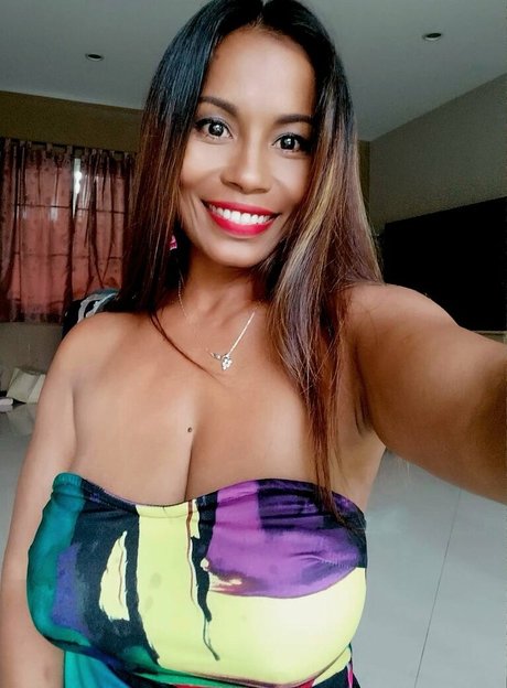 PaulaThai erotic actress img