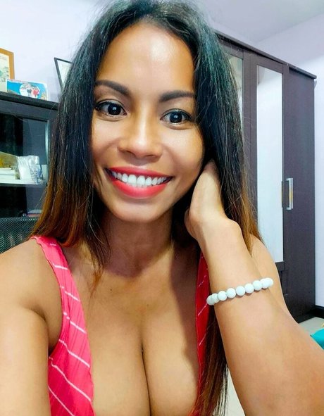 PaulaThai model nice pics