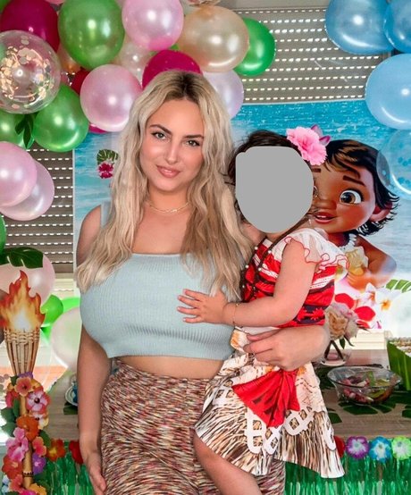 Rachel Elizabeth exclusive model photo