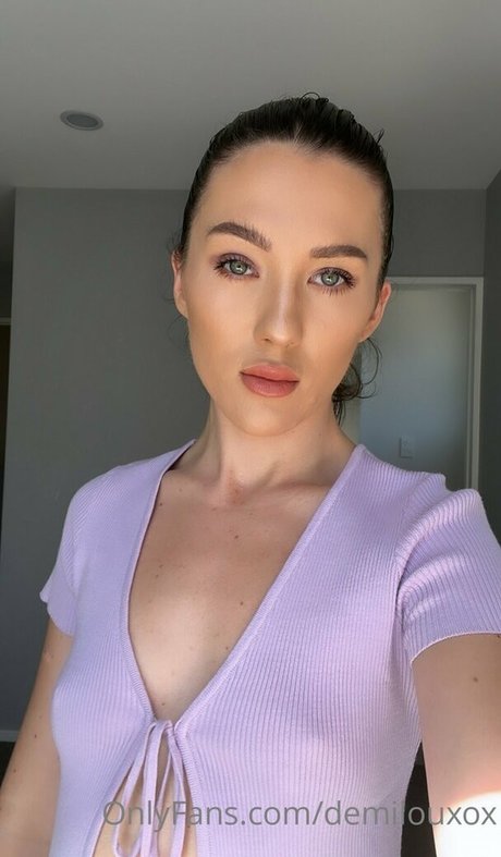 demilouxox model nude photo