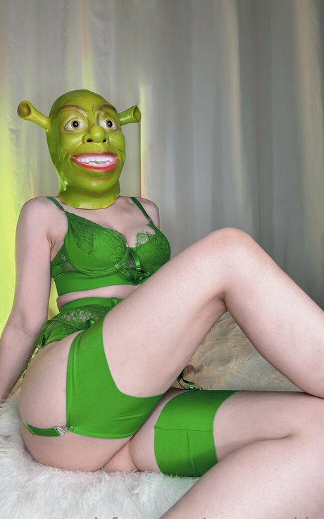 Suzusparkle free actress photo