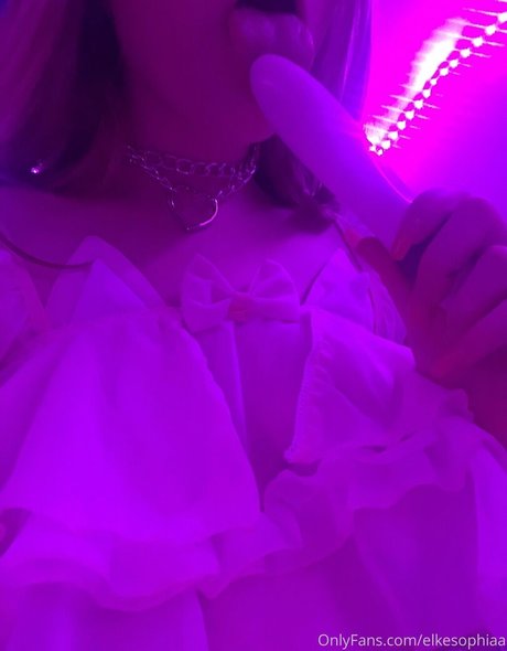 elkesophiaa exclusive model img