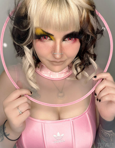 tofux gaming sex model images