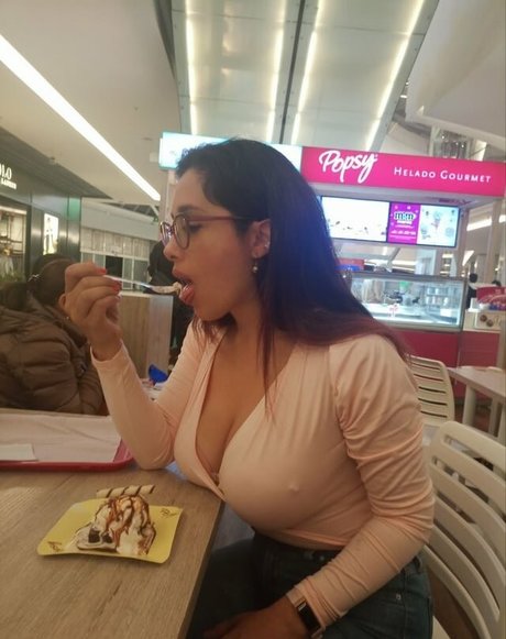 Vivi Becerra erotic model images