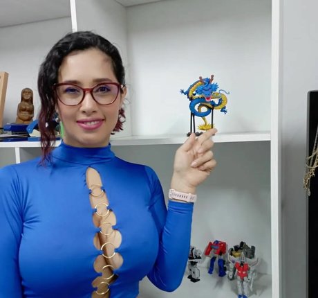 Vivi Becerra nudes model image