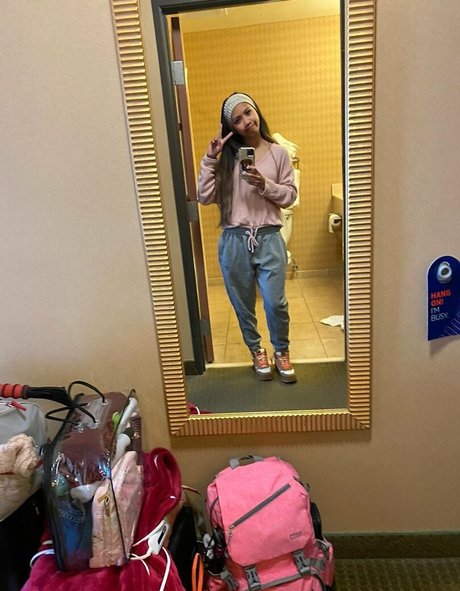 JuicyPinaypple art pornstar photos