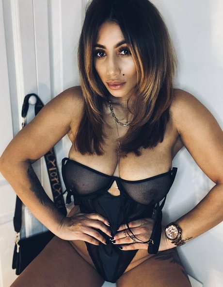 Kayleigh Morris model nice archive