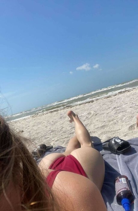 tendsheaddy nude model img