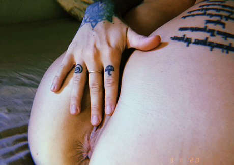 saberonstage model free photos