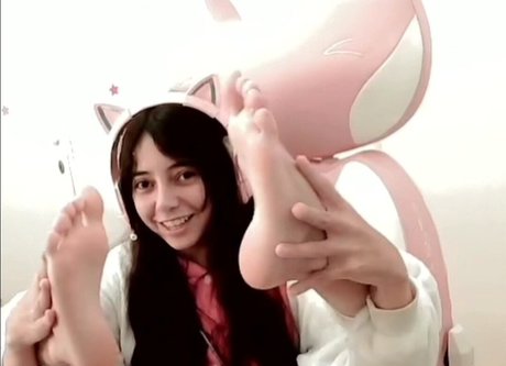 babycaroline69 star erotic image