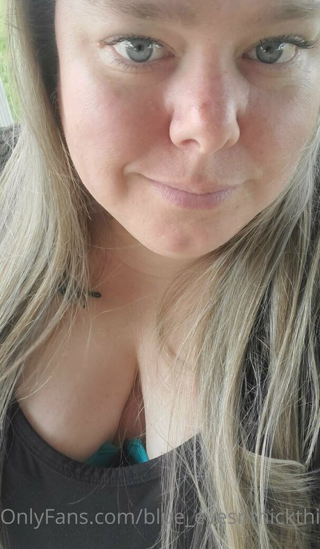 blue eyesnthickthighs star exclusive pics