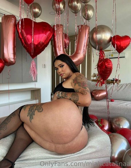 miahcatalinaa porn model photo