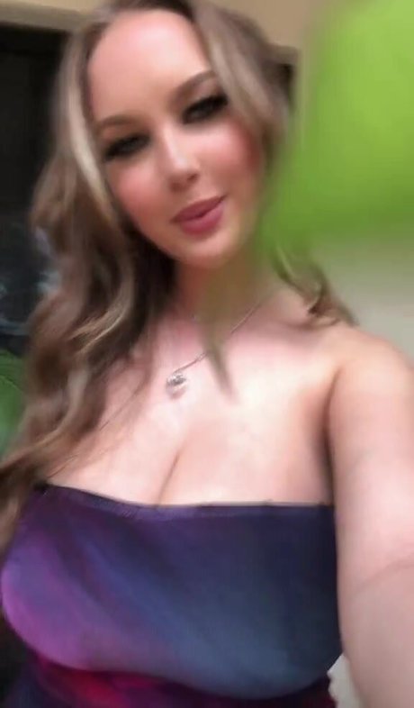 Ella B nude actress galleries