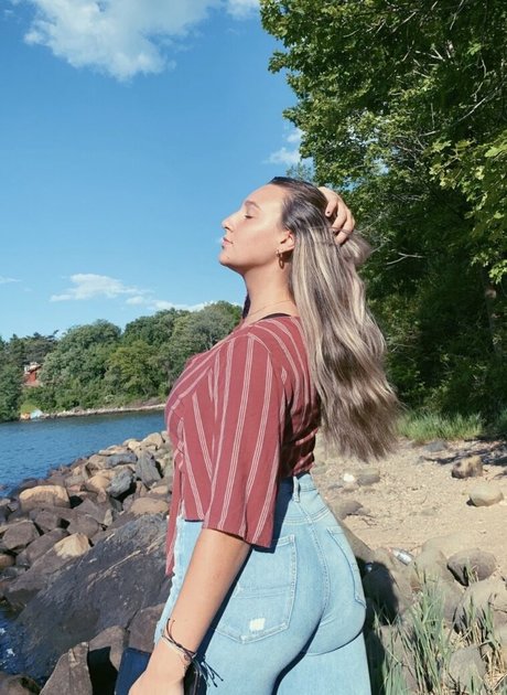 Livipip adult actress picture