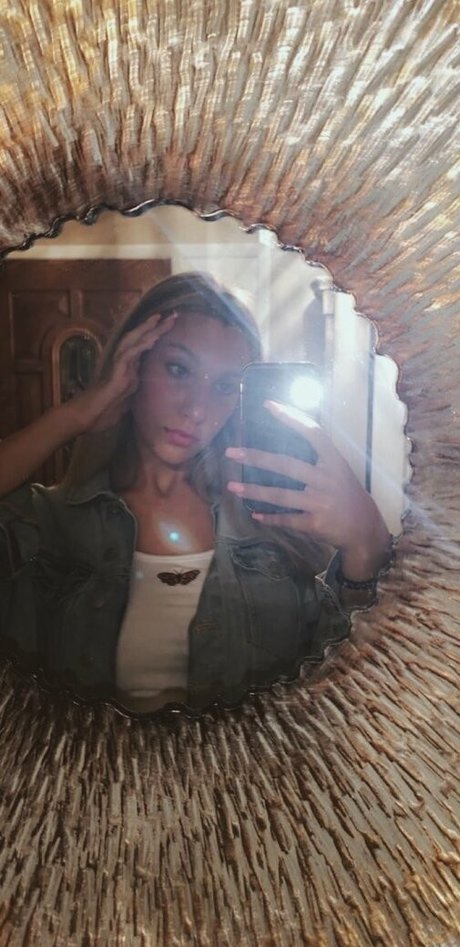 Livipip model porn pic