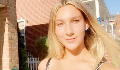 Livipip nude model picture