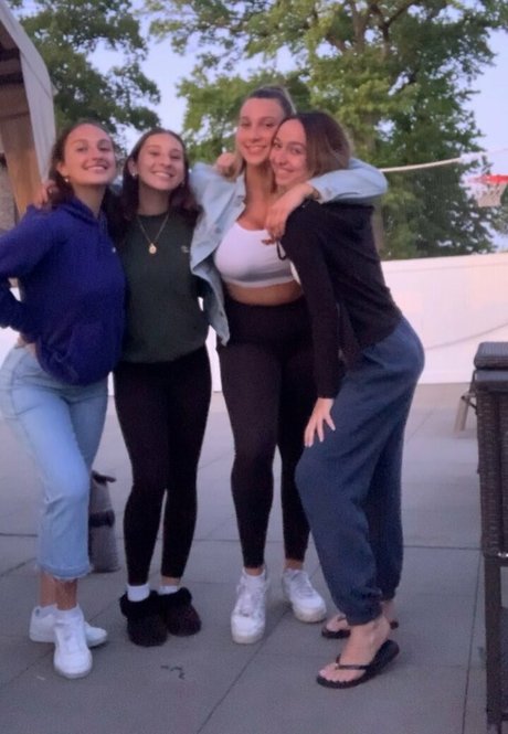 Livipip model nudes photos