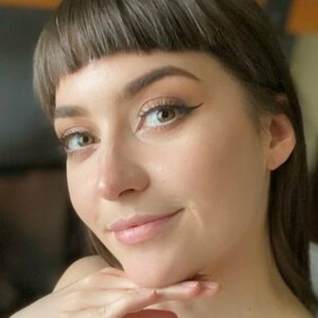 Domino Faye star images