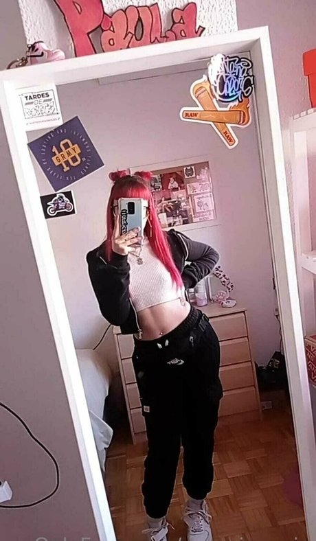 paumiauxvip model erotic photo