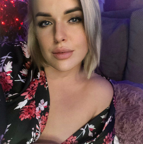 queen kylie perfect pornstar photos