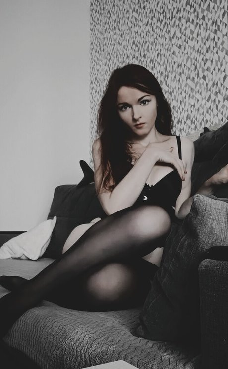 Littlegirldwarf model naked images