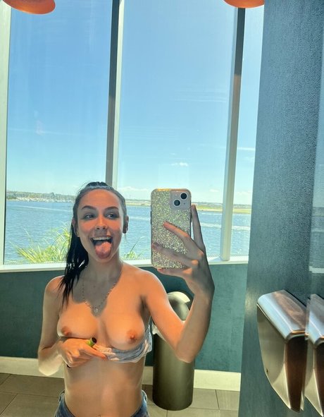 lucindaa09 naked star galleries