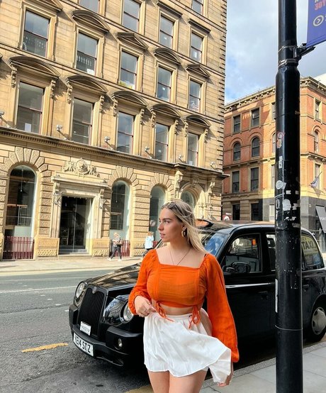 Beth Riva erotic model img