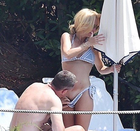 Gillian Anderson nude model galleries