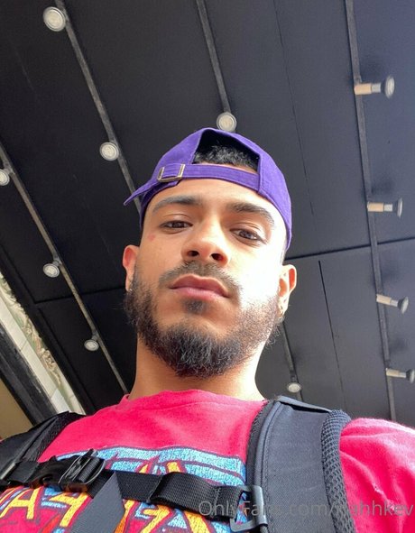 nahhkev nudes star img