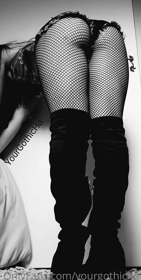 yourgothicho pornstar naked images