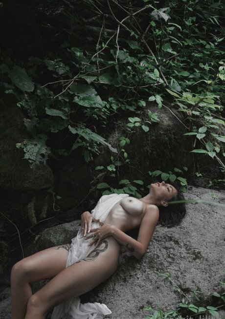 Kit Lilith nude model images