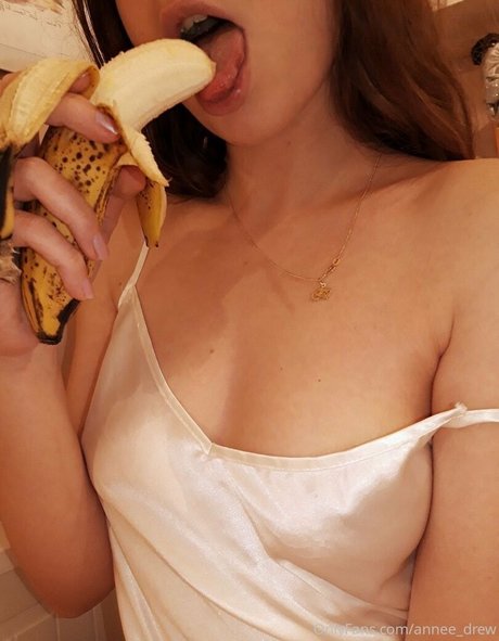 annee drew model beautiful pics