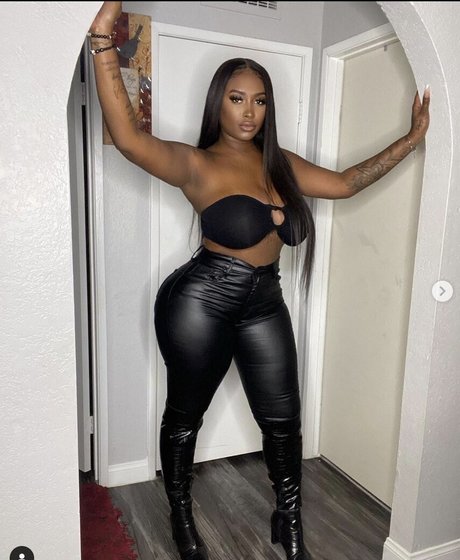 Nathalia Domingos sexy model image