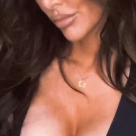 Anne ASMR model art gallery