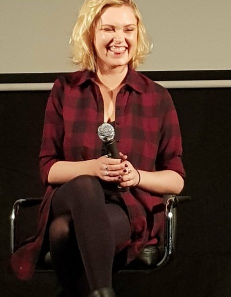 Eliza Taylor pretty model galleries