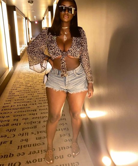 NonnieBaby top model pics