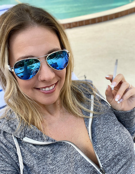 ellelyon exclusive free actress pic