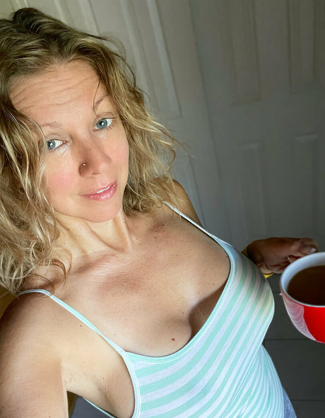 ellelyon exclusive sex model photos