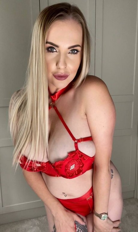 Lucy Tease hd star pictures