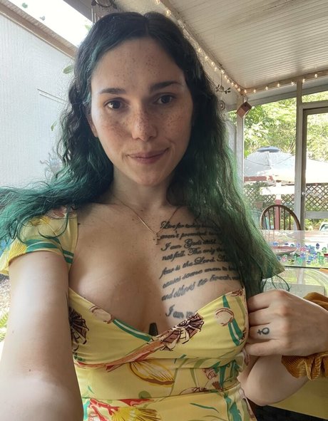 eeveebeevip model pretty gallery