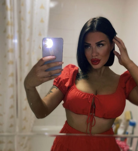 Courtney Luck star pretty img