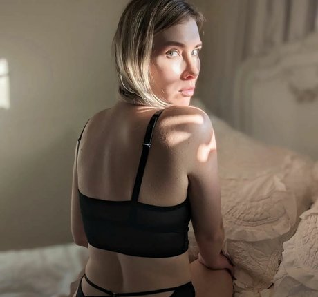 Mallory Moore sex actress image