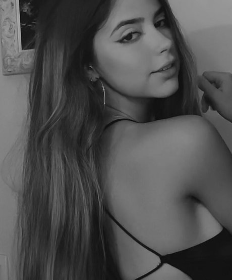 Daniella Chechia star naked picture